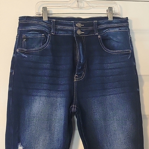 KanCan Jean Capris - Picture 2 of 3